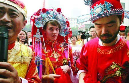 美国的婚礼vs中国的中式婚礼的相关图片