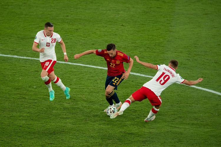 西班牙vs波兰二比一的相关图片
